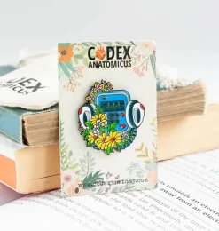 Defibrillator mit Blumen - Emaille Pin | Codex Anatomicus Clearance