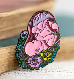 Fötus mit Blumen - Emaille Pin | Codex Anatomicus Best